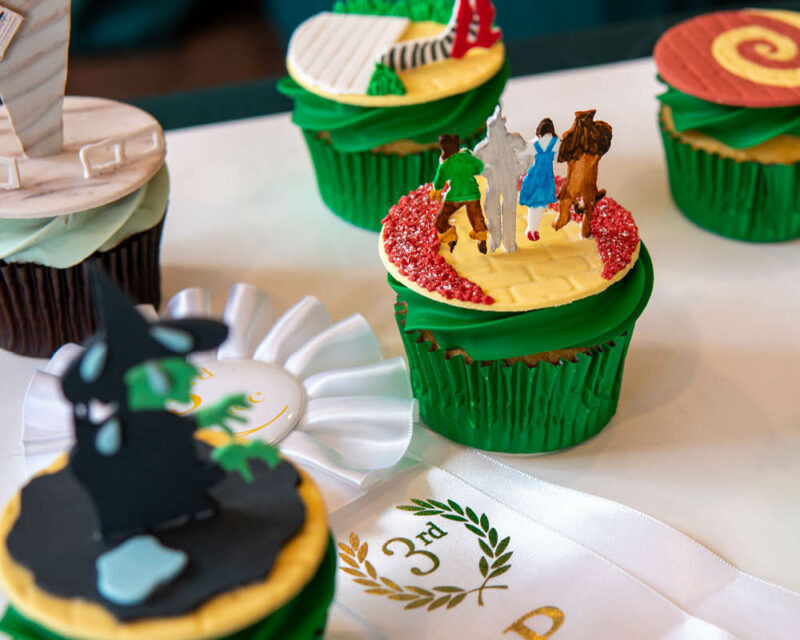 Cupcake Decorating Competition & Display Peddler's Village